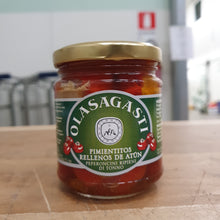 Carica l&#39;immagine nel visualizzatore di Gallery, Peperoncini ripieni di tonno gr.180
